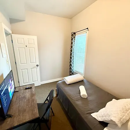Place To - Close To Downtown! - Free Parking! Homestay