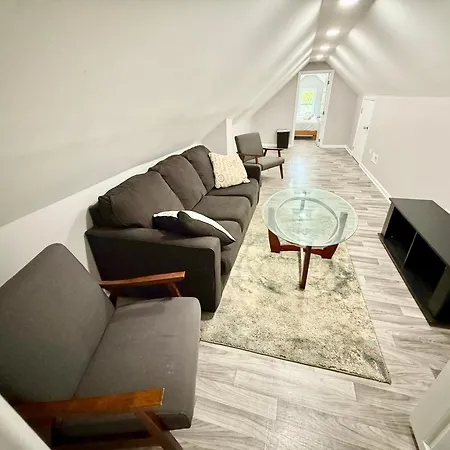Place To - Close To Downtown! - Free Parking! *