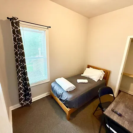 Place To - Close To Downtown! - Free Parking! Chicago