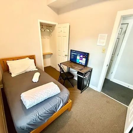 Place To - Close To Downtown! - Free Parking! * Chicago