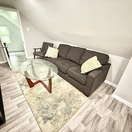 Place To - Close To Downtown! - Free Parking! Homestay *