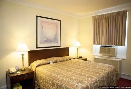 Travelodge By Wyndham Downtown