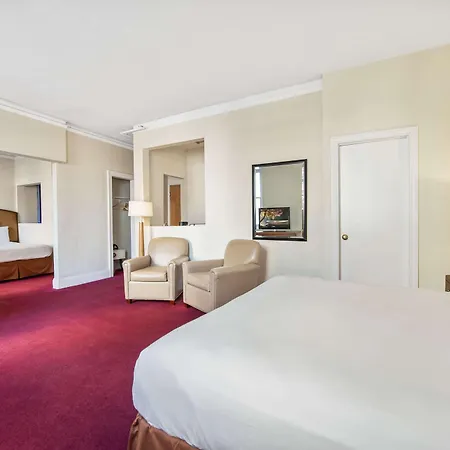 Travelodge By Wyndham Downtown Hotel