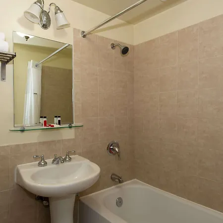 Travelodge By Wyndham Downtown
