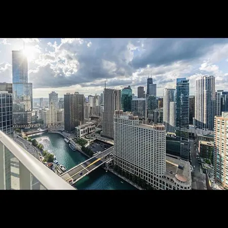 Skyrise In Downtown Apartment Chicago