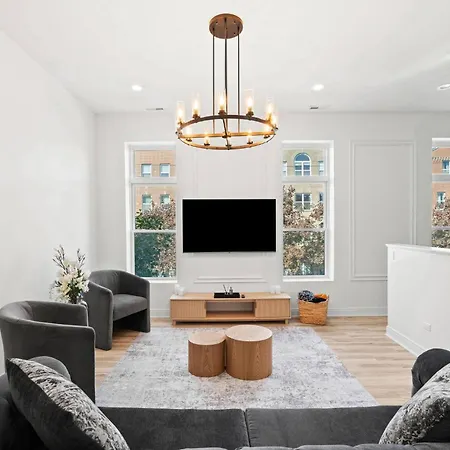 Chic Loft Near United Center, Uic/imd & Downtown Apartment *
