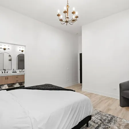 Chic Loft Near United Center, Uic/imd & Downtown Apartment