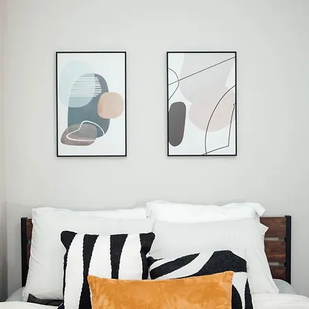 Modern & Spacious By Northwestern Hospital Bronzeville *