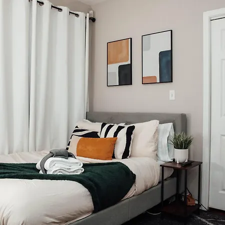 Modern & Spacious By Northwestern Hospital Bronzeville Apartment
