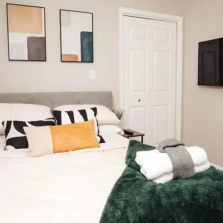 Modern & Spacious By Northwestern Hospital Bronzeville