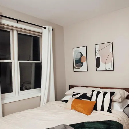 Modern & Spacious By Northwestern Hospital Bronzeville