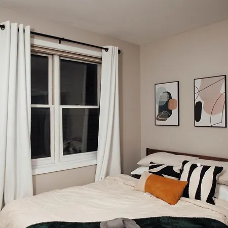 Modern & Spacious By Northwestern Hospital Bronzeville Apartment *