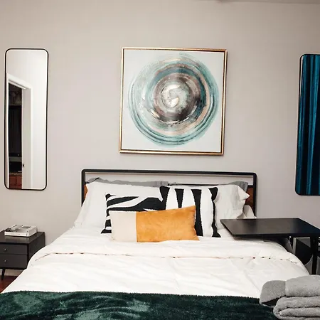 Apartment Modern & Spacious By Northwestern Hospital Bronzeville Chicago