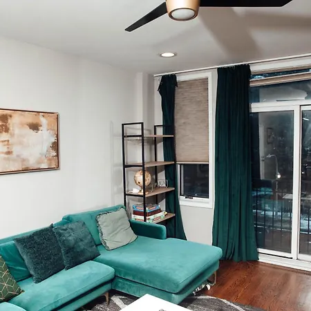 Modern & Spacious By Northwestern Hospital Bronzeville *