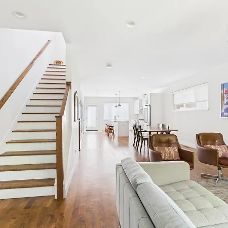 Gated Family With Chefs Kitchen Holiday home *