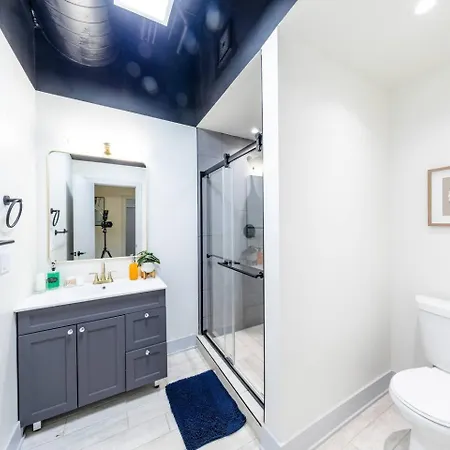 Apartment Group-friendly 6br Luxury In Prime South Loop Location With Optional Parking And Gym Access Near Mccormick Place, Soldier Field And Grant Park