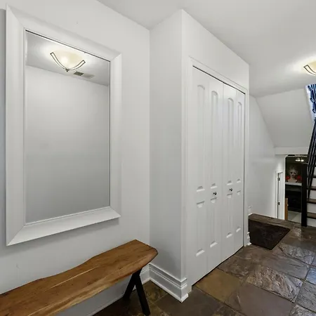 River West Modern 4-bd With Patio & Balcony Holiday home