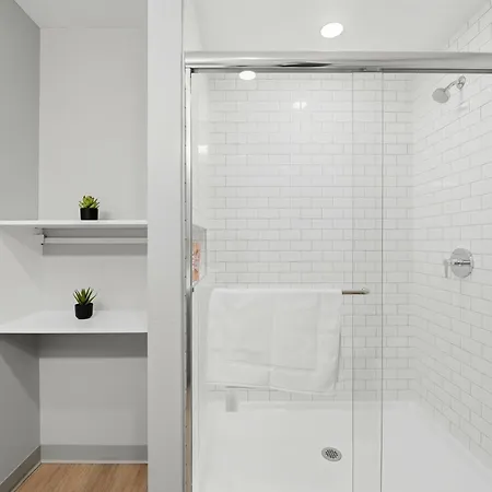 Envitae 4br Modern Sleek Chicago