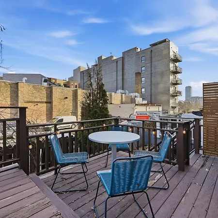 Holiday home River West Modern 4-bd With Patio & Balcony
