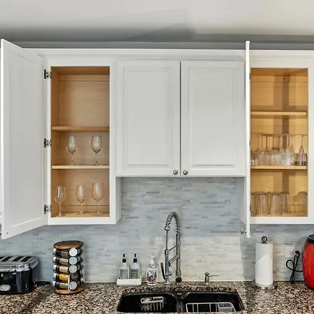 River West Modern 4-bd With Patio & Balcony * Chicago