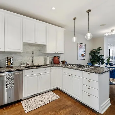 River West Modern 4-bd With Patio & Balcony Holiday home *