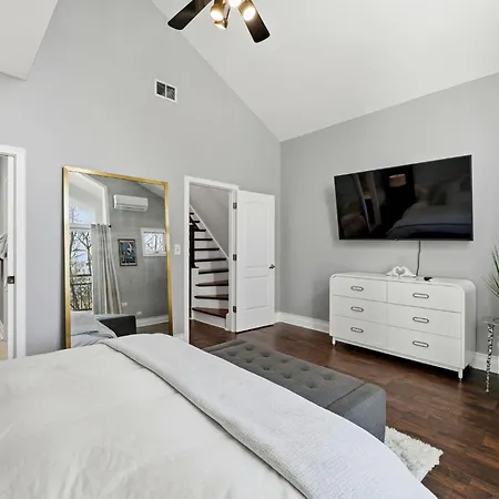 Holiday home River West Modern 4-bd With Patio & Balcony Chicago