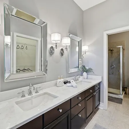 River West Modern 4-bd With Patio & Balcony Holiday home Chicago