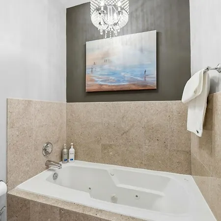 Holiday home River West Modern 4-bd With Patio & Balcony