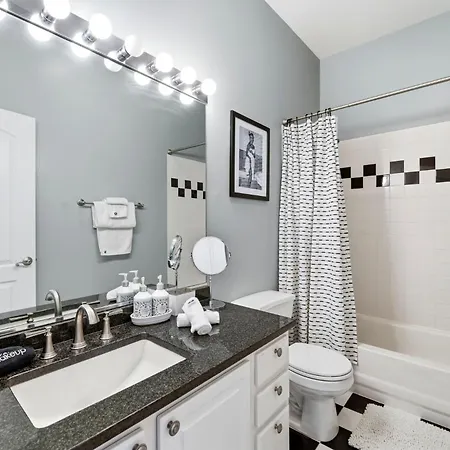 River West Modern 4-bd With Patio & Balcony Chicago