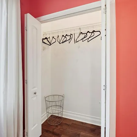 River West Modern 4-bd With Patio & Balcony Chicago