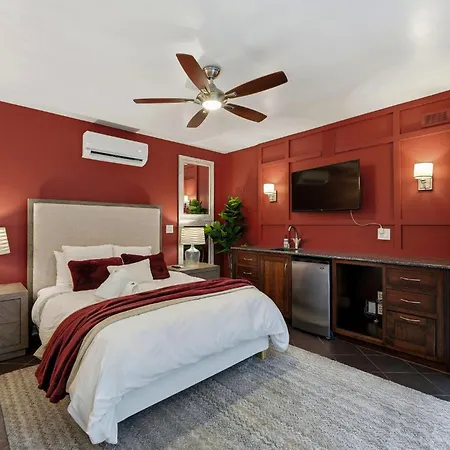 Holiday home River West Modern 4-bd With Patio & Balcony