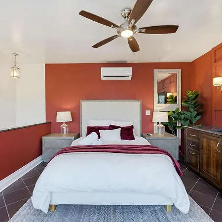 Holiday home River West Modern 4-bd With Patio & Balcony