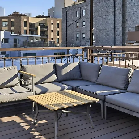 River West Modern 4-bd With Patio & Balcony Holiday home