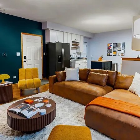 Pool Table, Pingpong, Arcade, 2-car Parking, 3 Floors Apartment Chicago