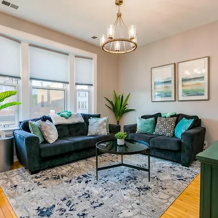 Logan Sq 4br - Free Parking - Near Nightlife & Dt Apartment