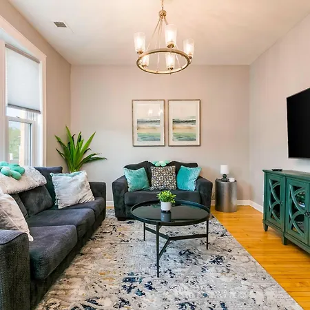 Logan Sq 4br - Free Parking - Near Nightlife & Dt Apartment Chicago