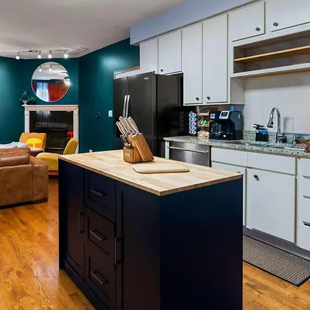 Pool Table, Pingpong, Arcade, 2-car Parking, 3 Floors * Chicago