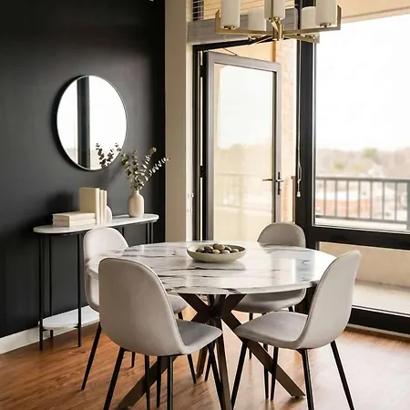 Boulevard Just 5 Minutes From Magnificent Mile And River North 06 Chicago