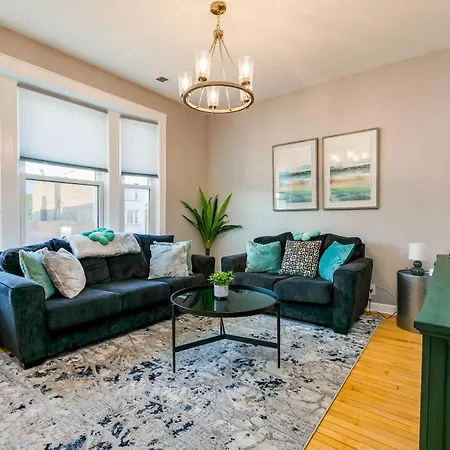 Logan Sq 4br - Free Parking - Near Nightlife & Dt Apartment