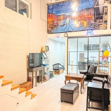 Comfort West Urban Loft House Apartment