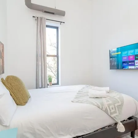 Mccormick Place 3br/2ba/optional Parking
