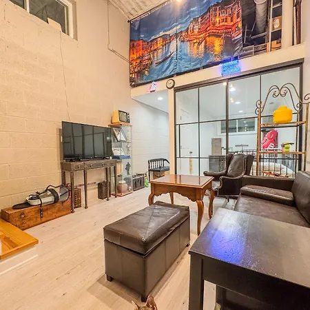 Comfort West Urban Loft House *