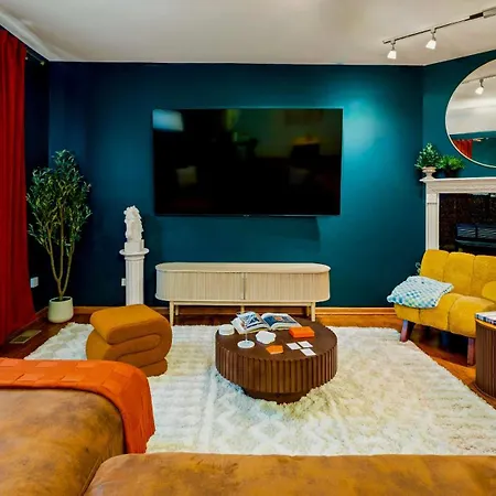 Apartment Pool Table, Pingpong, Arcade, 2-car Parking, 3 Floors