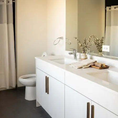 Boulevard Just 5 Minutes From Magnificent Mile And River North 06 *