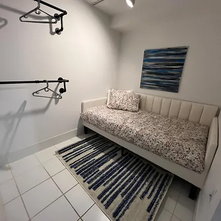 Private 2br 2ba Heart Of Boystown Walk To Wrigley *