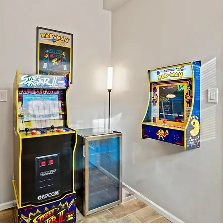 Apartment Pool Table, Pingpong, Arcade, 2-car Parking, 3 Floors Chicago