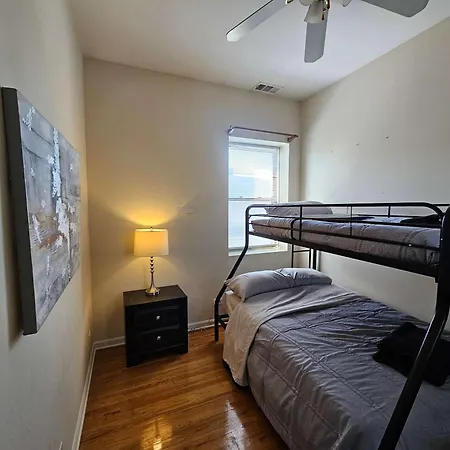 Apartment Two Bedroom West Loop