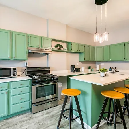 Logan Sq 4br - Free Parking - Near Nightlife & Dt Apartment *