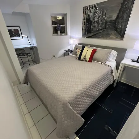 Private 2br 2ba Heart Of Boystown Walk To Wrigley Apartment