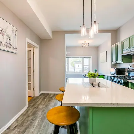 Logan Sq 4br - Free Parking - Near Nightlife & Dt Chicago